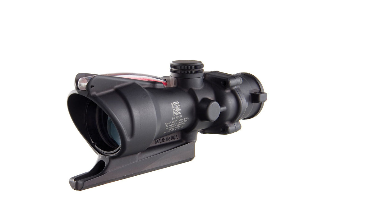 Trijicon ACOG TA31A 4x32 prismasikte med röd triangel och bärhandtagsmontage